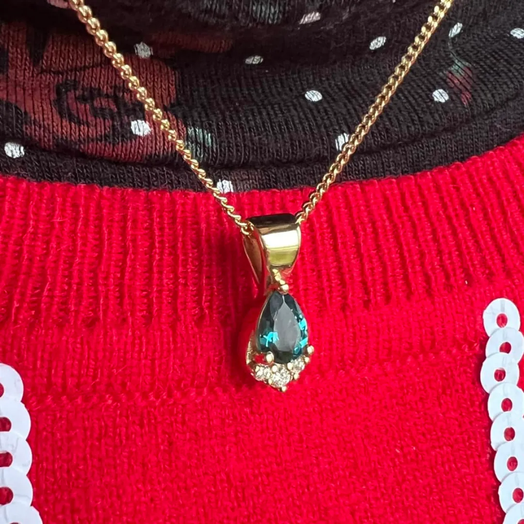 /public/photos/live/Gorgeous Pear Cut Green Moissanite Cluster Pendant 758 (2).webp